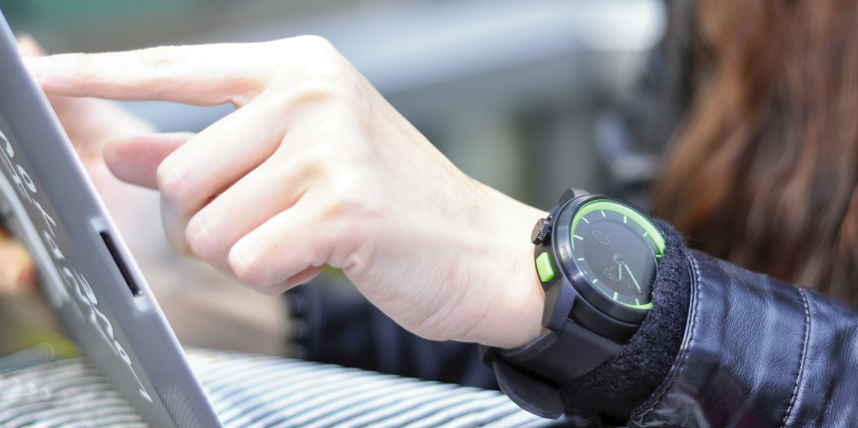 Smart watch-to-phone connectivity will benefit from the enhanced version of Bluetooth technology